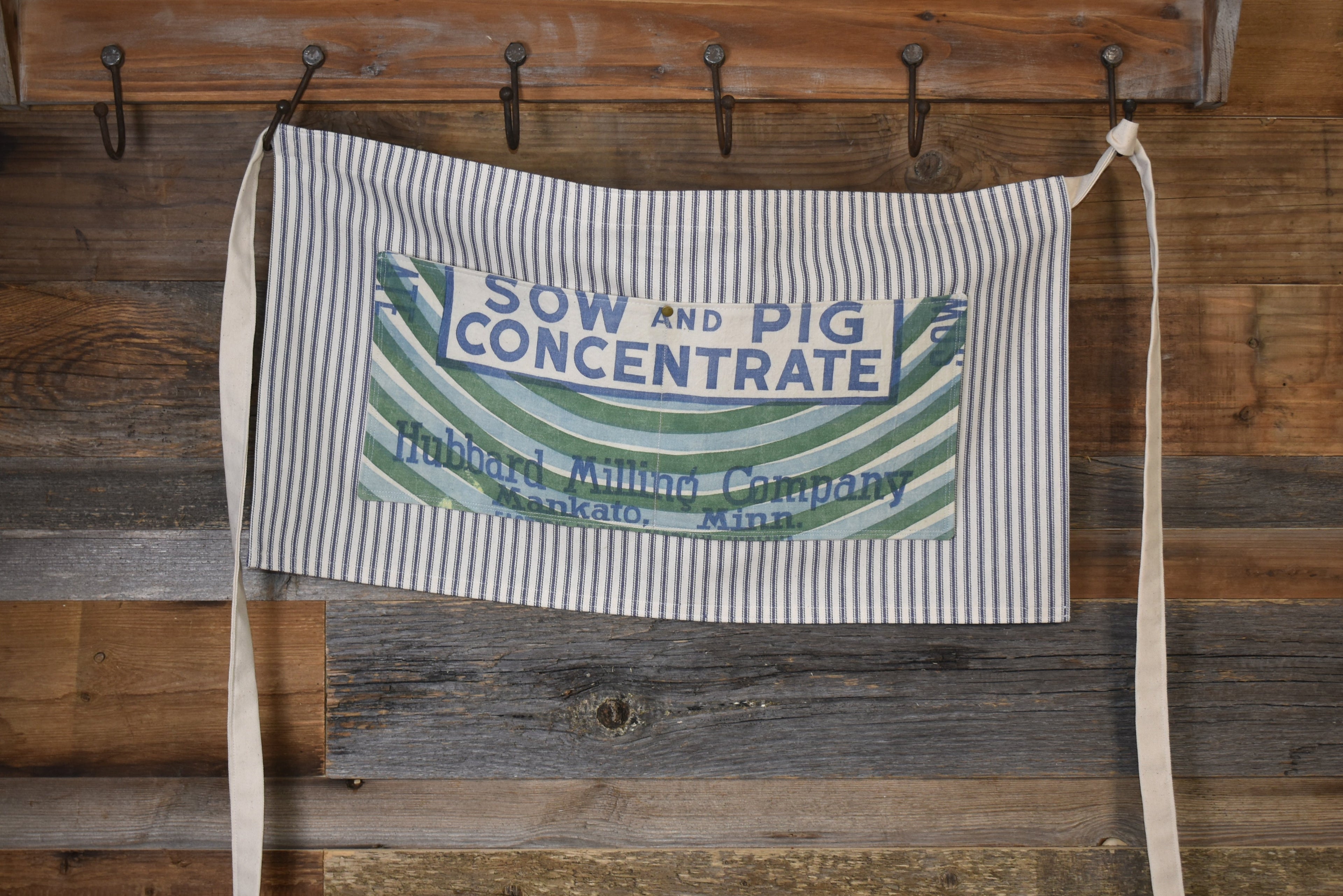 Vintage Hubbard's Sunshine Sow & Pig Feed Farmhouse Apron