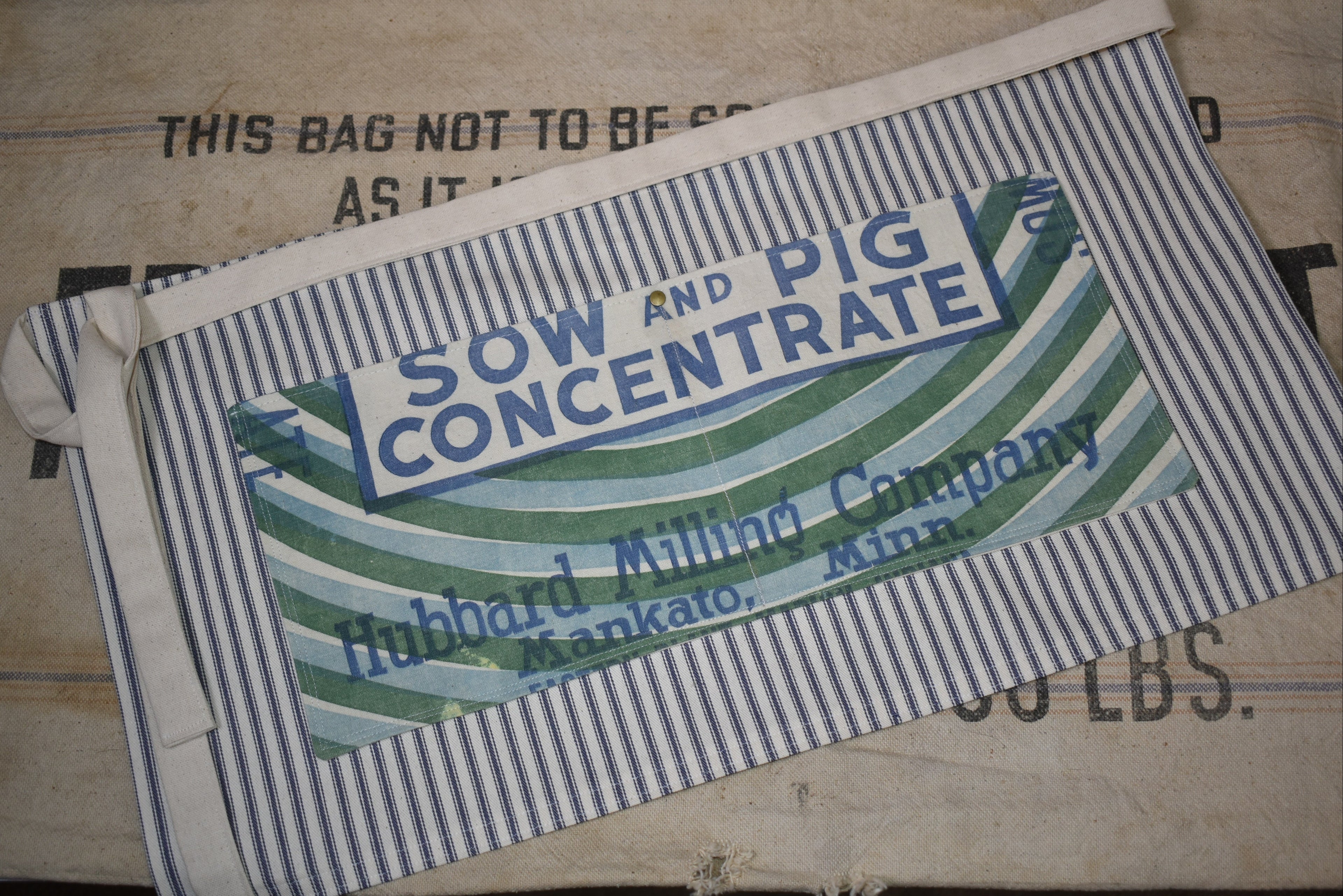 Vintage Hubbard's Sunshine Sow & Pig Feed Farmhouse Apron